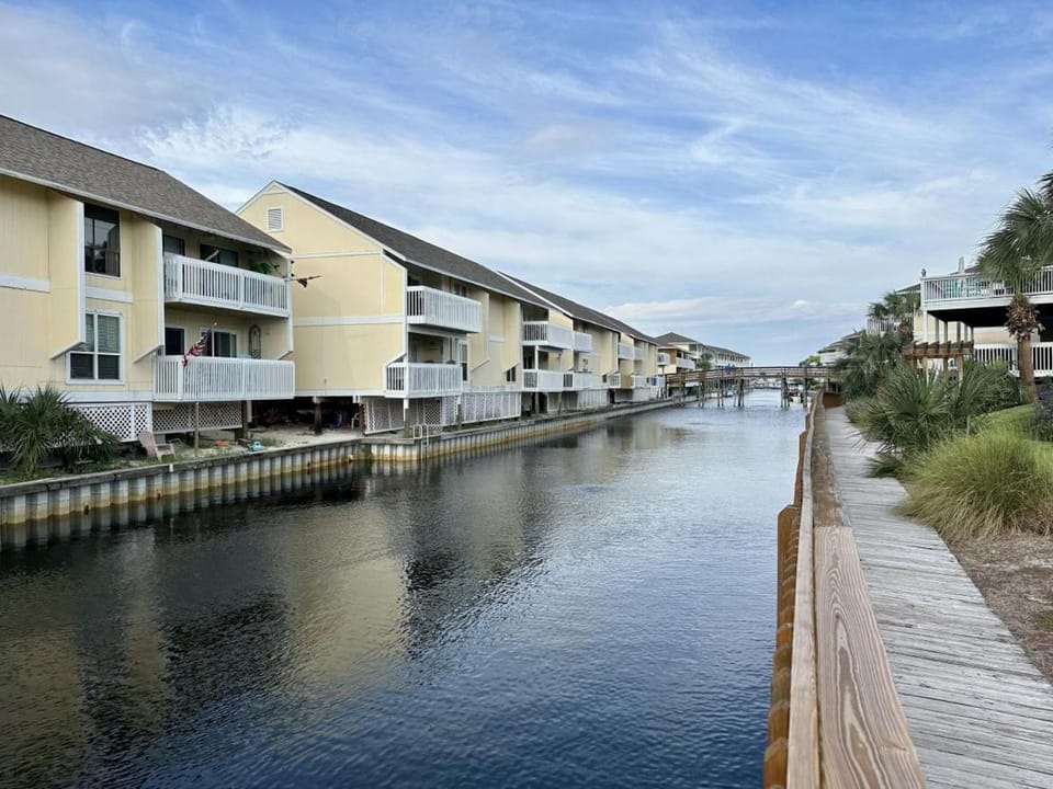 Sandpiper Cover 2031 near beach sleeps 4 House in Destin