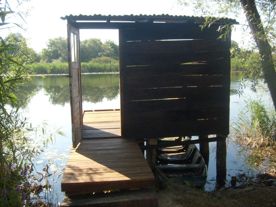 Lake view, Area and facilities