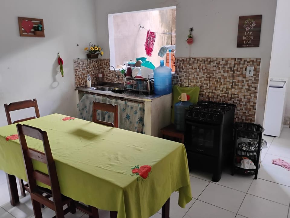 Casa com sala , 1 quarto cozinha, banheiro e área de lavar , próximo a ponto turístico parque do utinga House in Belém