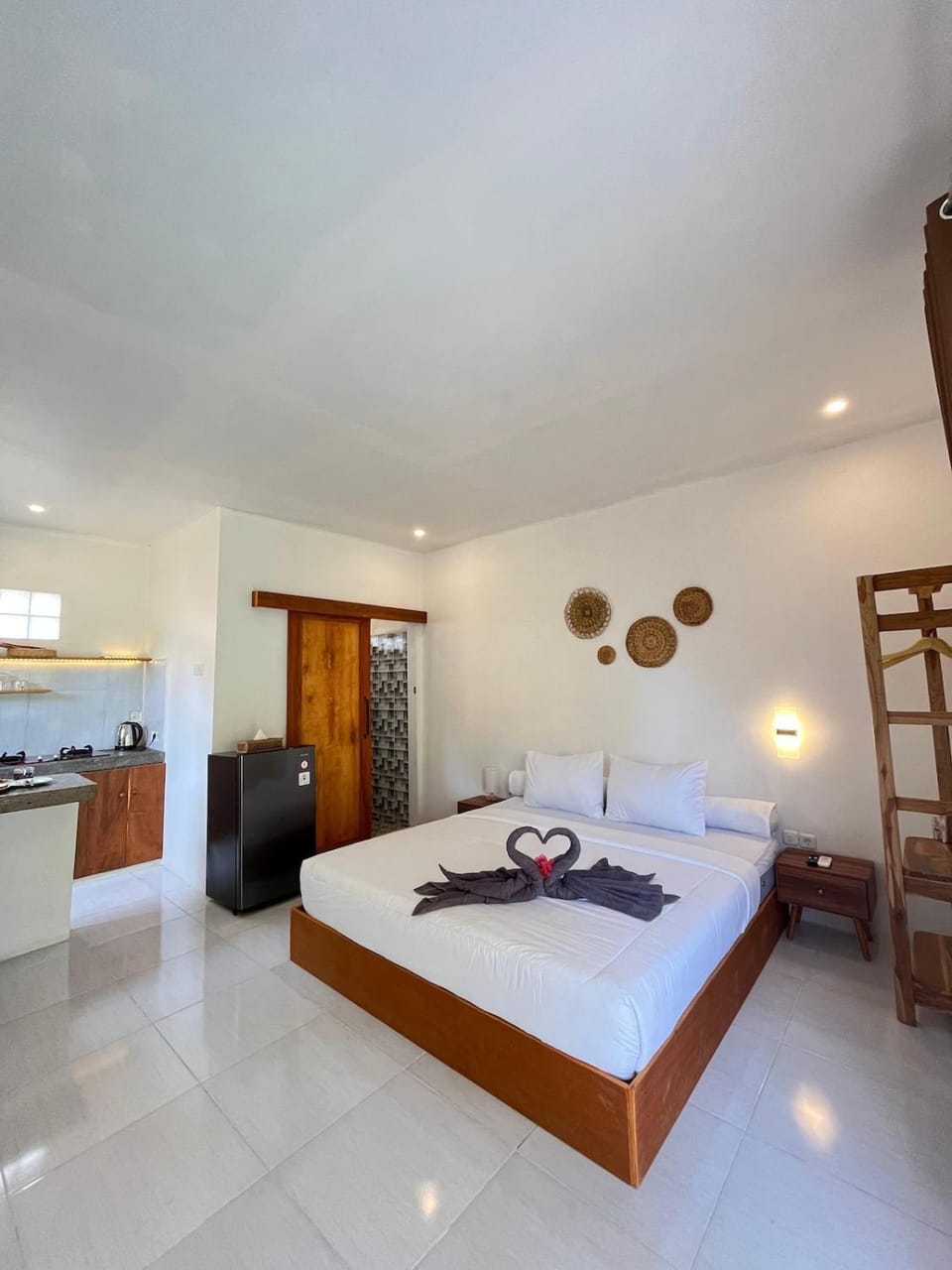 Bed, Kitchen or kitchenette, Photo of the whole room, Bedroom, towels, wardrobe