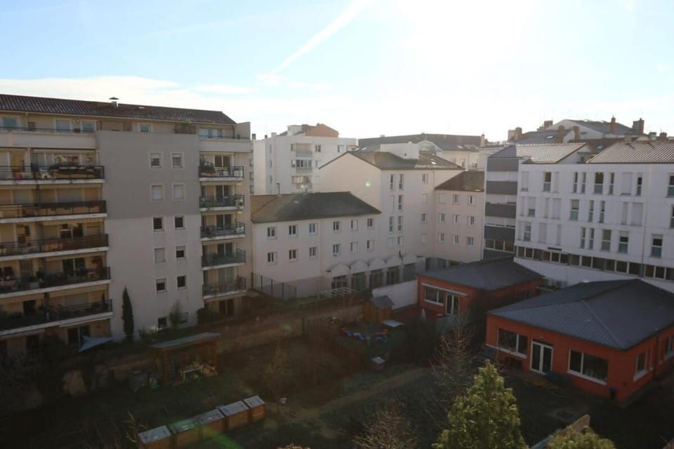 Day, Neighbourhood