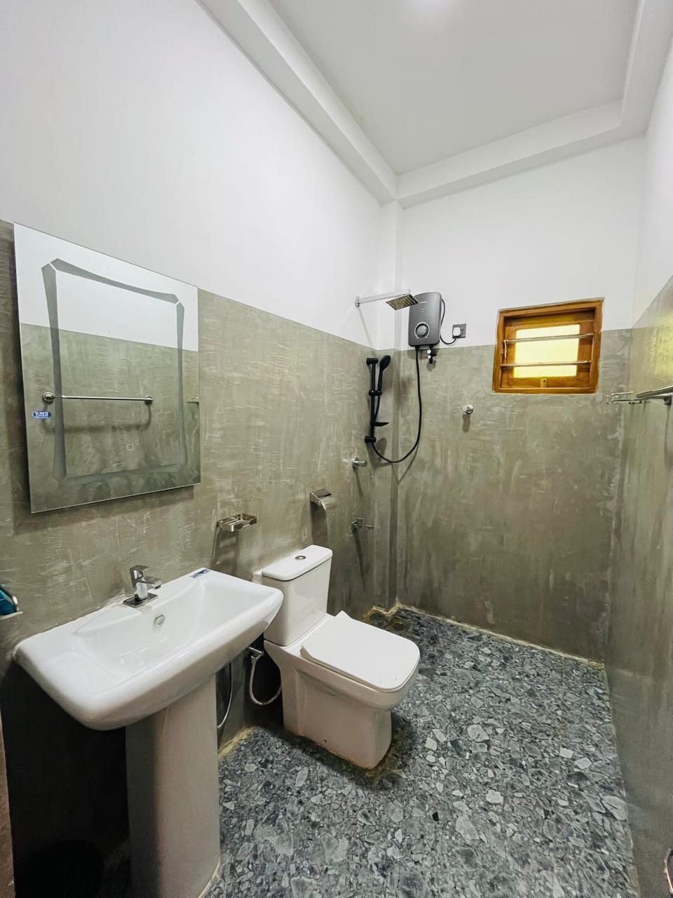 Shower, Toilet, Bathroom, towels