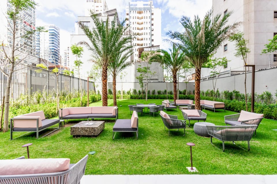 Property building, Day, Garden, Area and facilities