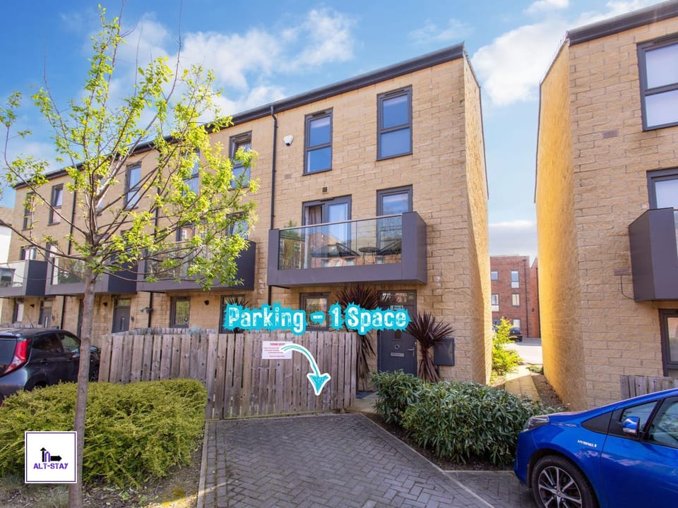 Property building, Day, Neighbourhood, Text overlay, Street view, Parking