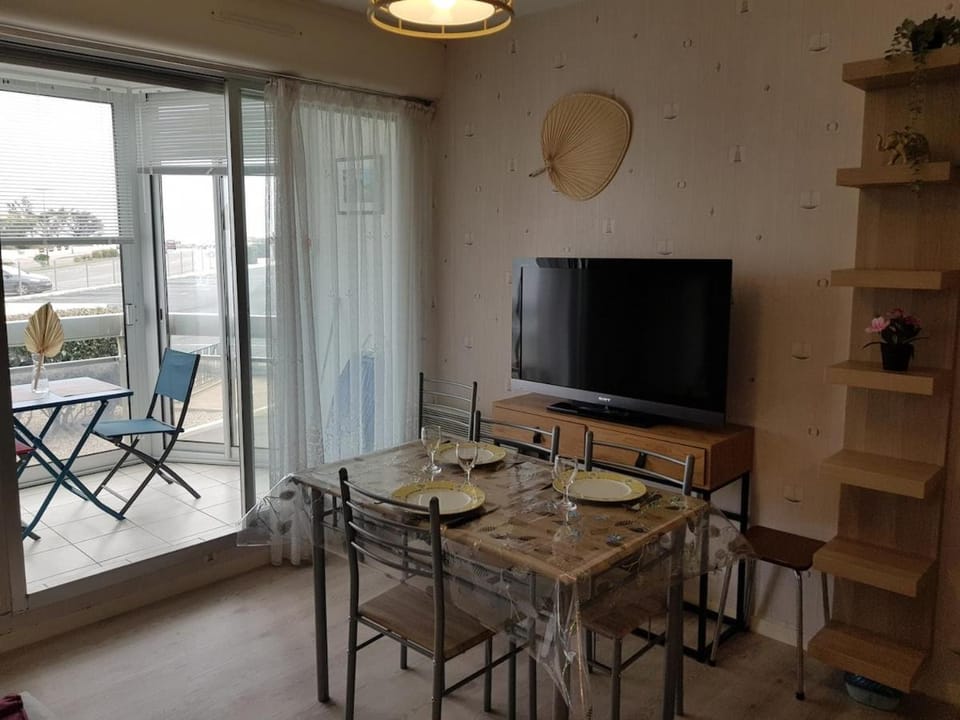 Communal lounge/ TV room, Dining area