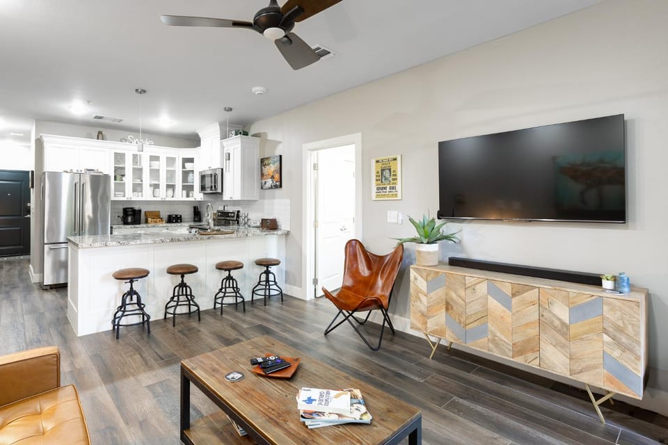 Communal lounge/ TV room