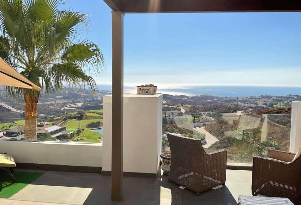 Day, Natural landscape, View (from property/room), Balcony/Terrace, Seating area, Mountain view, Sea view