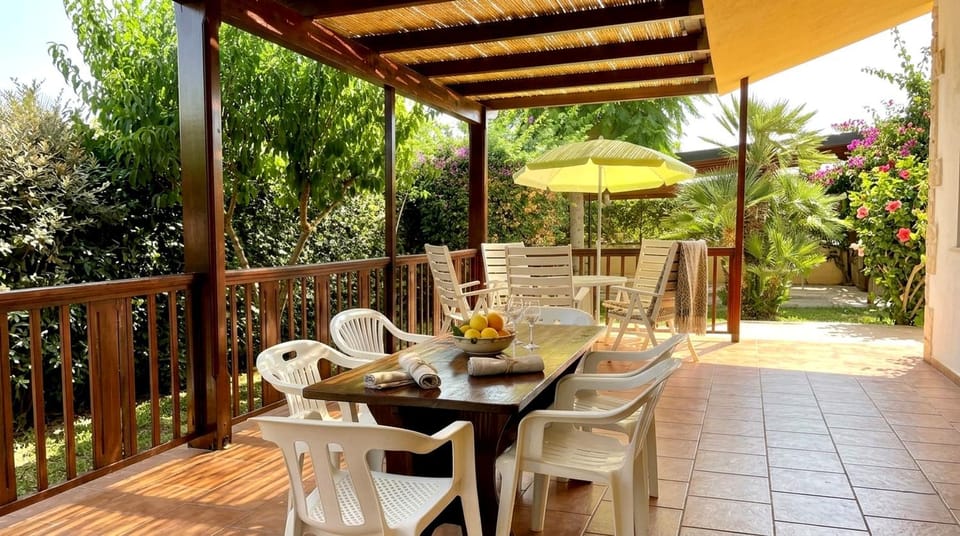 Patio, Day, Balcony/Terrace, Seating area, Dining area, Garden view
