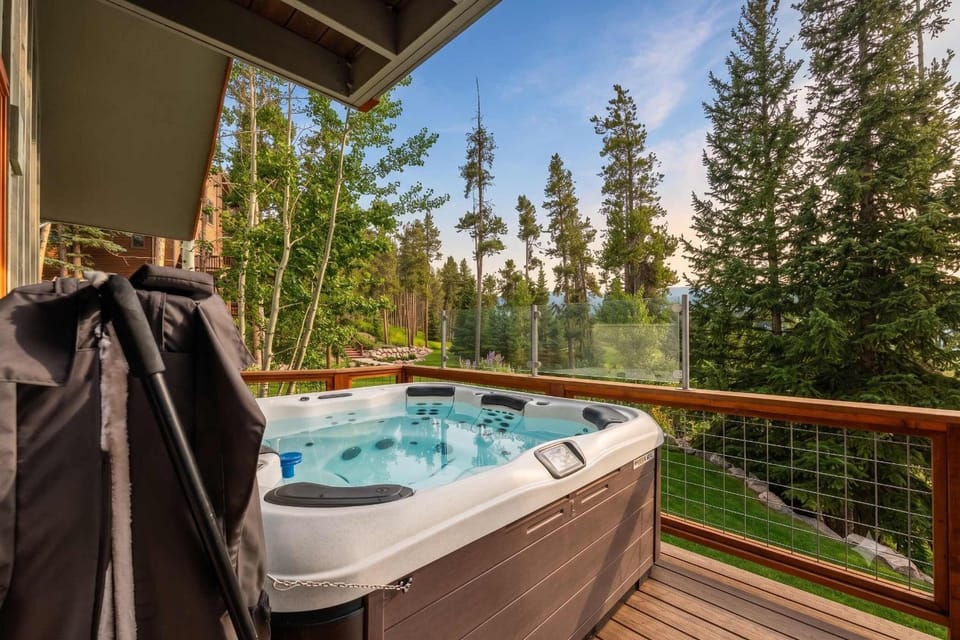 Quiet Alpine Escape With Hot Tub & Deck House in Breckenridge