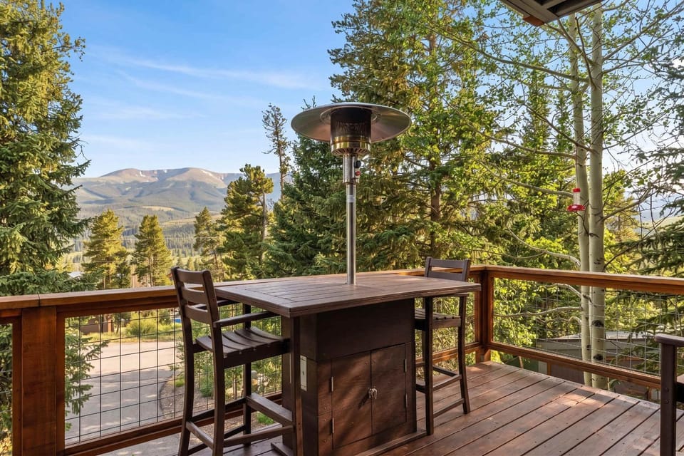 Quiet Alpine Escape With Hot Tub & Deck House in Breckenridge