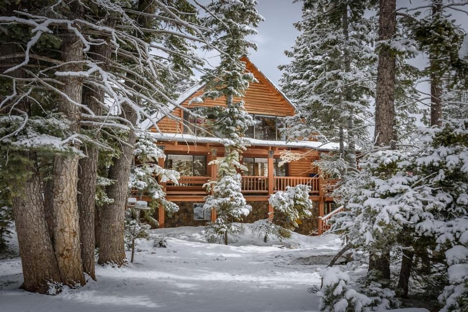 Facade/entrance, Winter