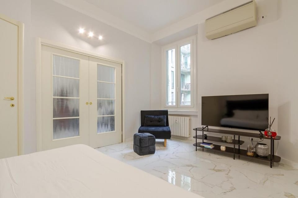 TV and multimedia, Photo of the whole room, Bedroom, air conditioner