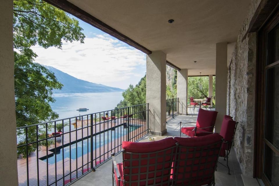 Day, View (from property/room), Balcony/Terrace, Lake view, Mountain view, Pool view, Swimming pool