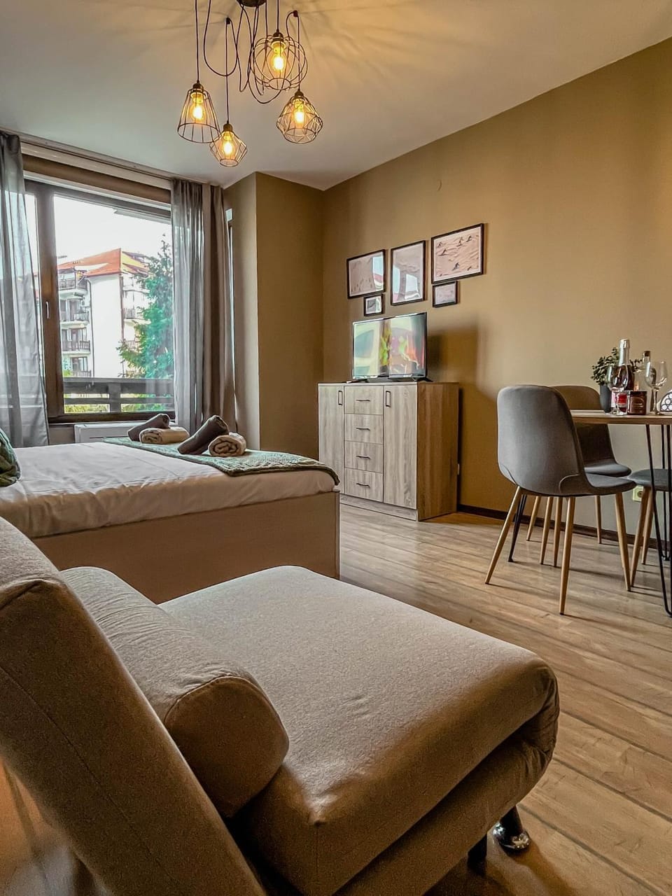 Bed, Seating area, Bedroom