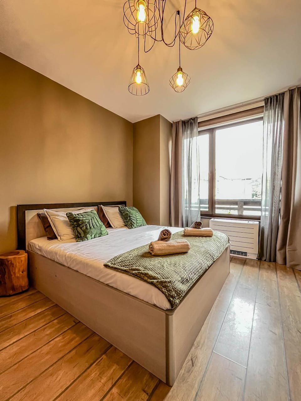 Bed, Bedroom, towels