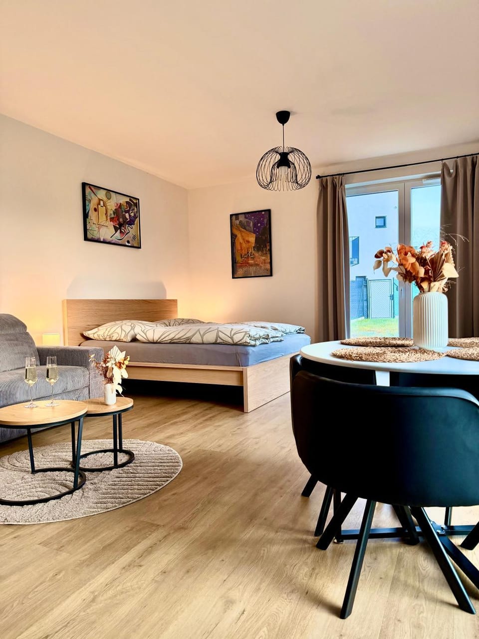 Bed, Living room, Photo of the whole room, Dining area