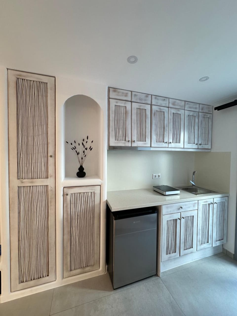 Kitchen or kitchenette, stove