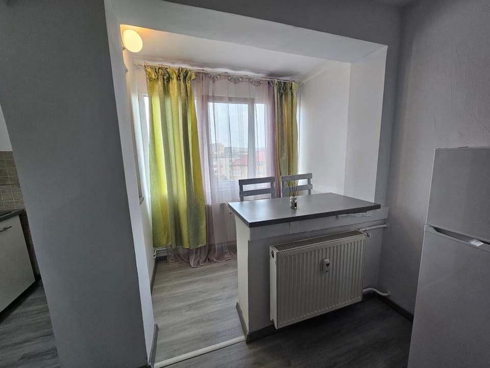 One Bedroom Studio Flat Apartment in Craiova