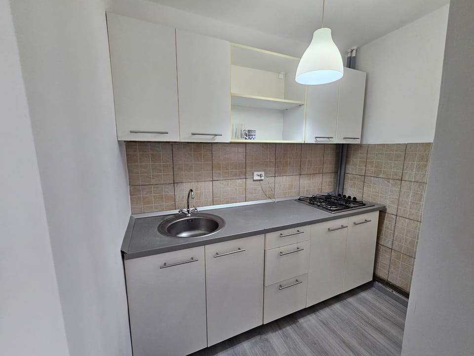 One Bedroom Studio Flat Apartment in Craiova