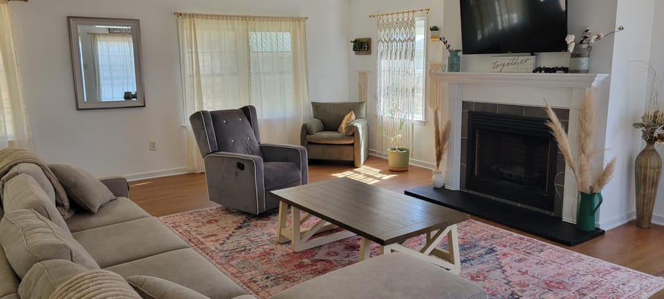 TV and multimedia, Living room, Seating area