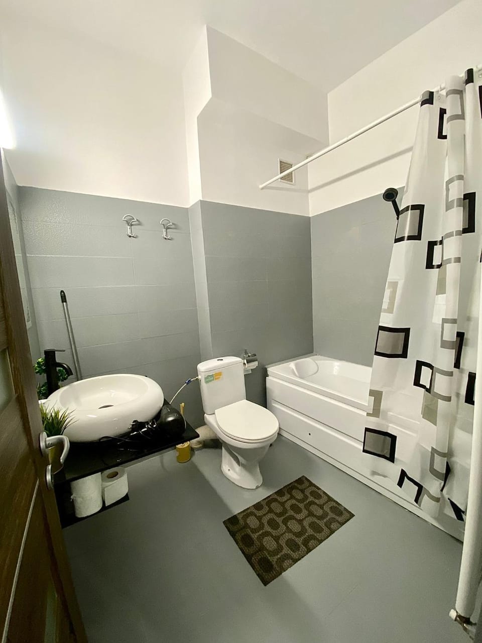 Shower, Toilet, Bath