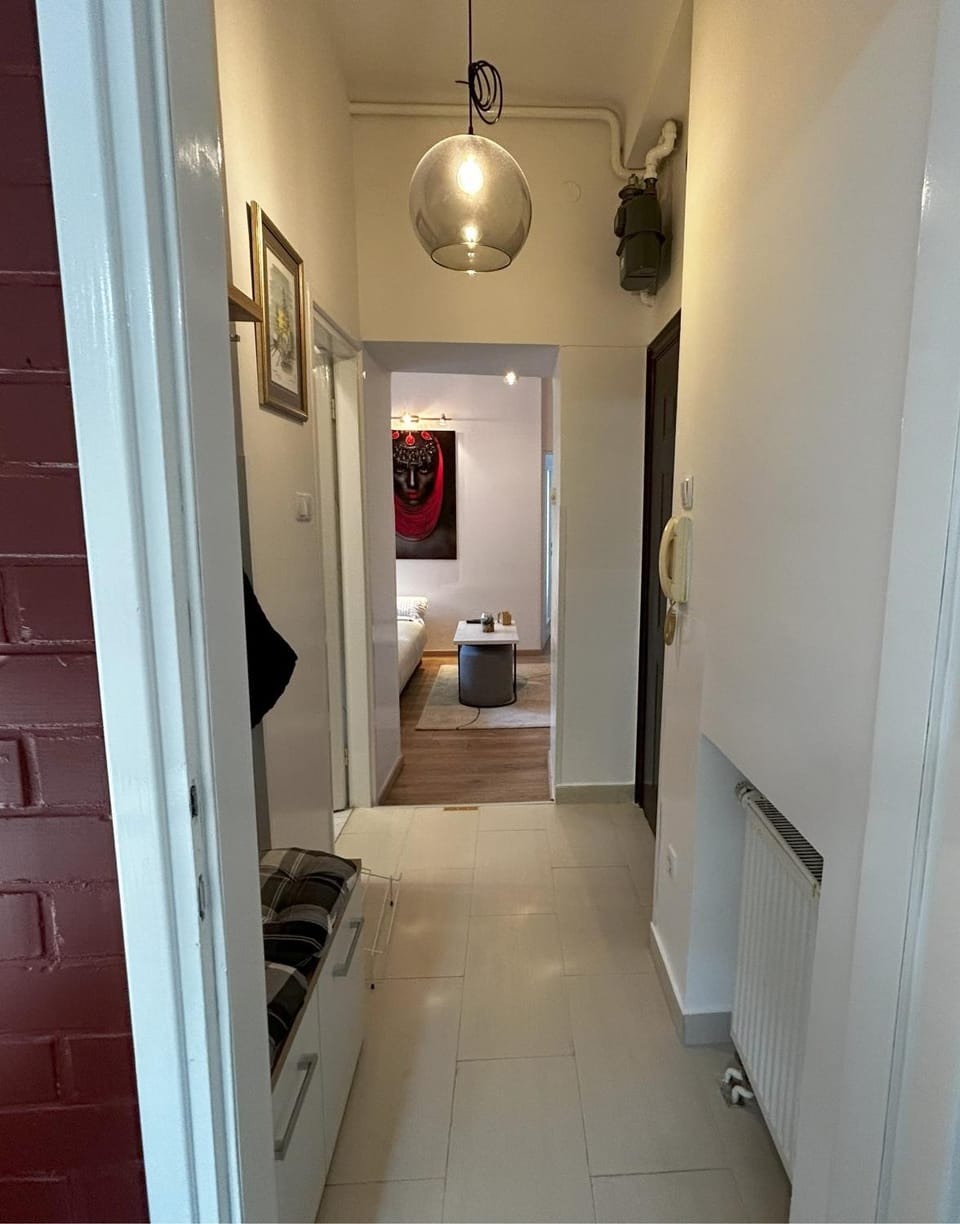Photo of the whole room, Seating area