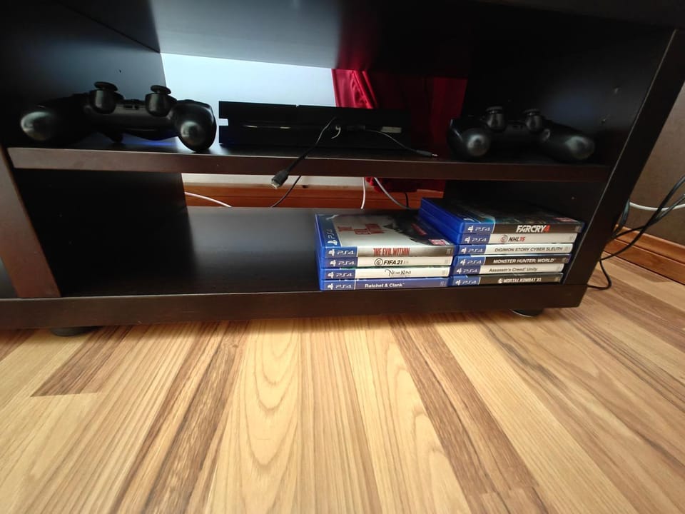 Game Room, Living room