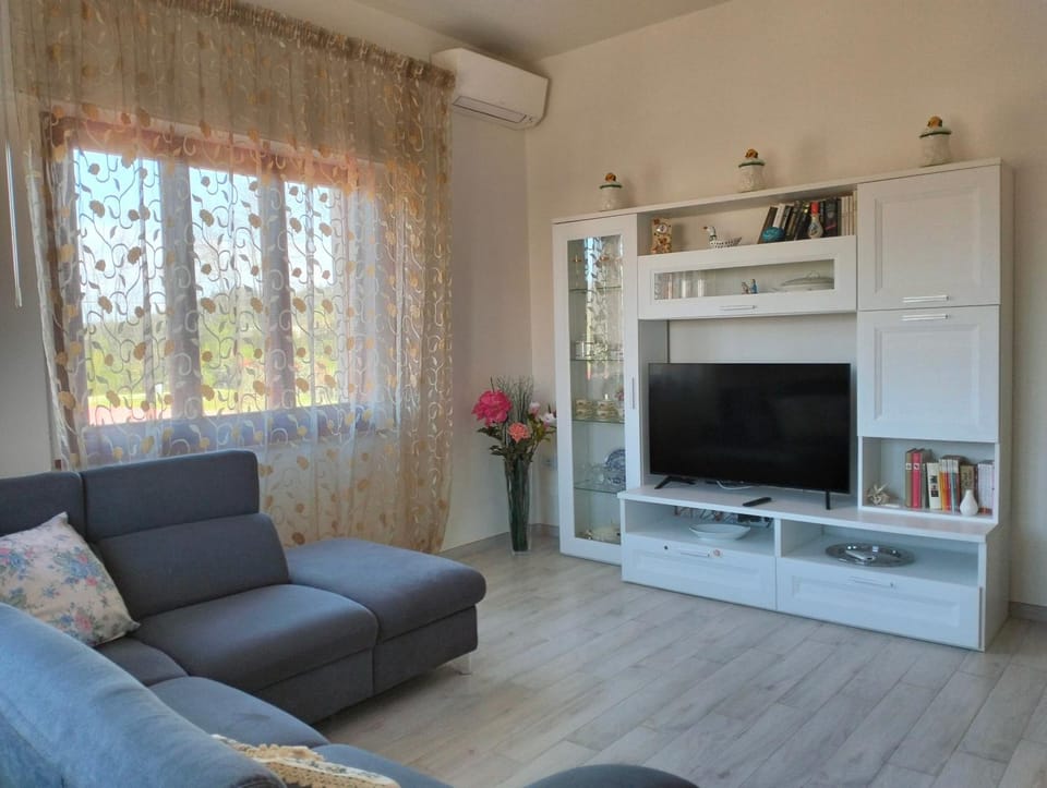 TV and multimedia, Living room, Evening entertainment