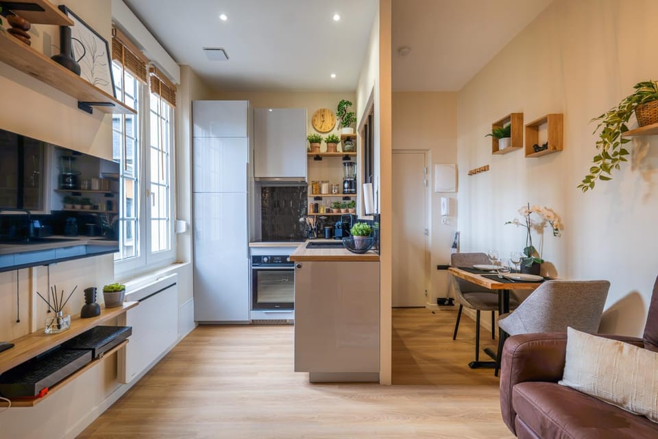 Kitchen or kitchenette