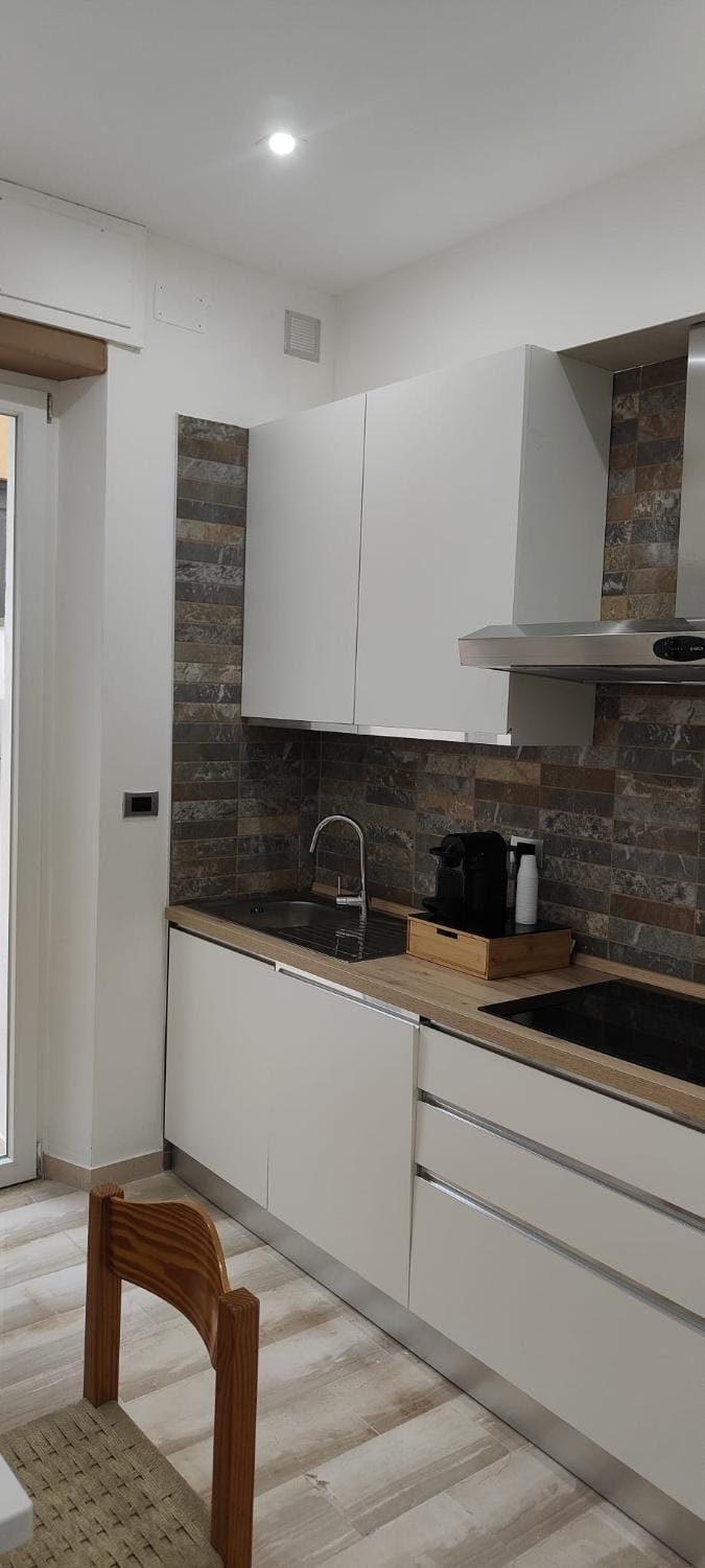 Kitchen or kitchenette, dishwasher, minibar, stove