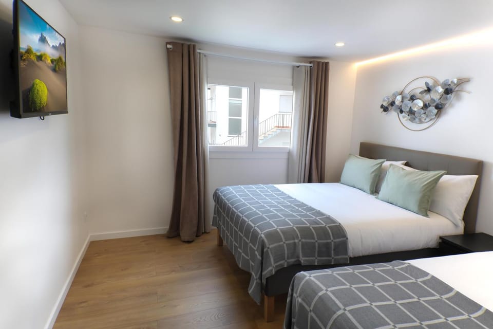 TV and multimedia, Photo of the whole room, Bedroom