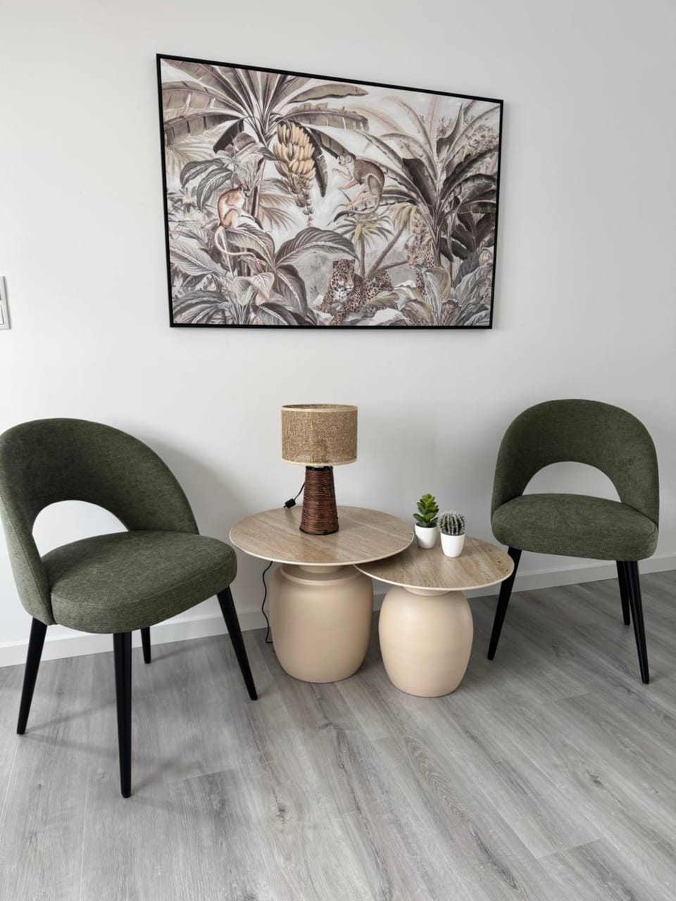 Seating area, Internal: Not applicable to any particular room