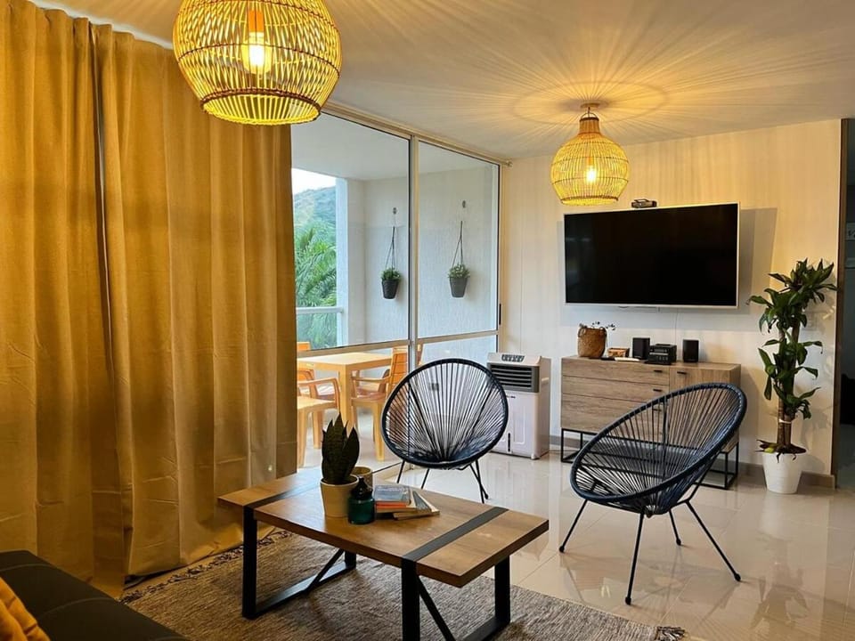 Communal lounge/ TV room, TV and multimedia, Living room, Evening entertainment