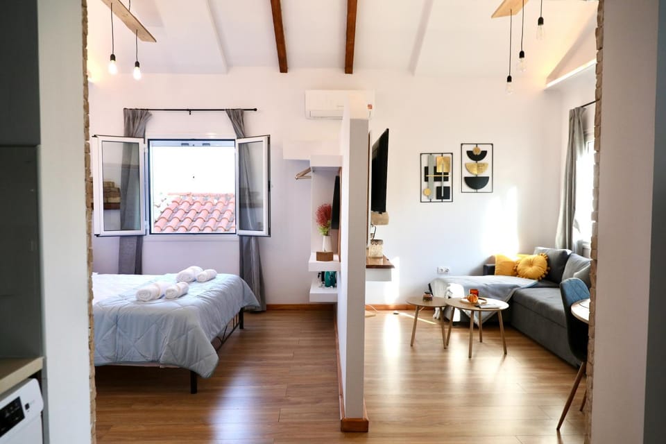 Bed, Photo of the whole room, Bedroom, air conditioner