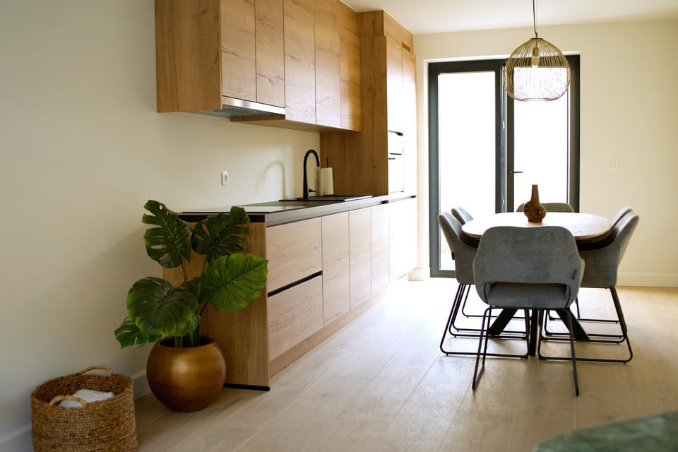 Kitchen or kitchenette, Living room, Seating area, Dining area