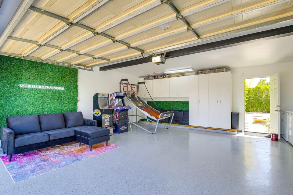 Mtn Views & Outdoor Oasis: Palm Springs Getaway House in Palm Springs