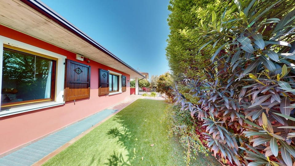 Property building, Facade/entrance, Off site