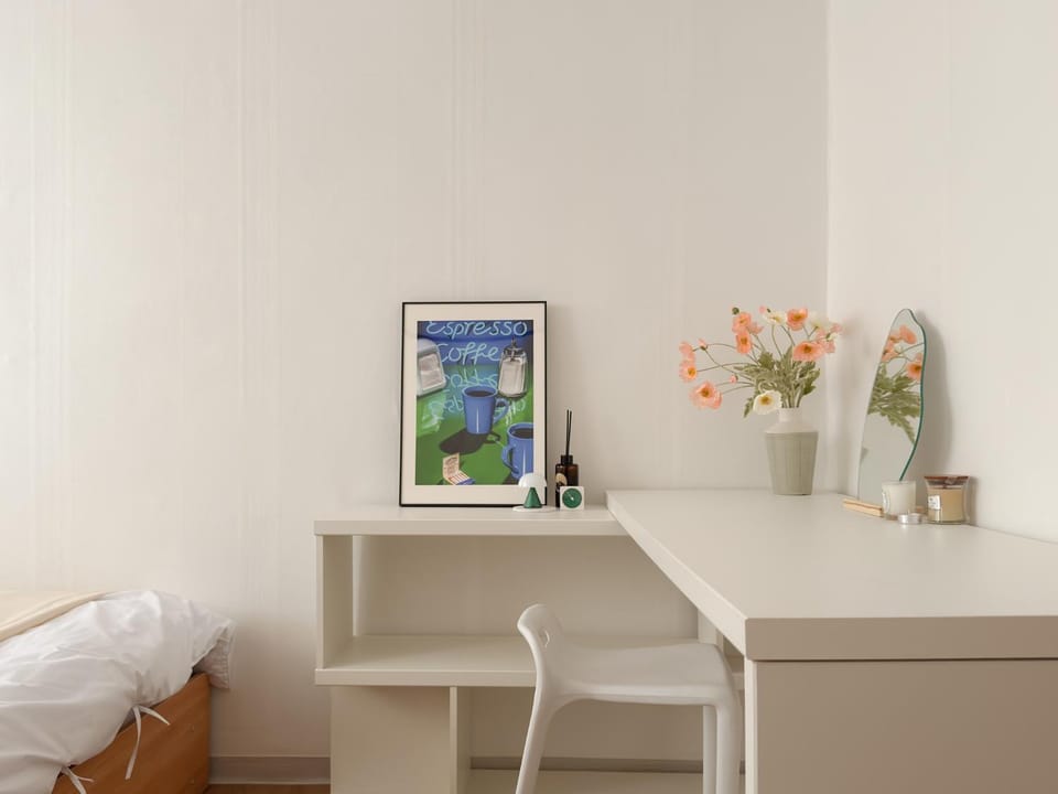 Photo of the whole room, Area and facilities