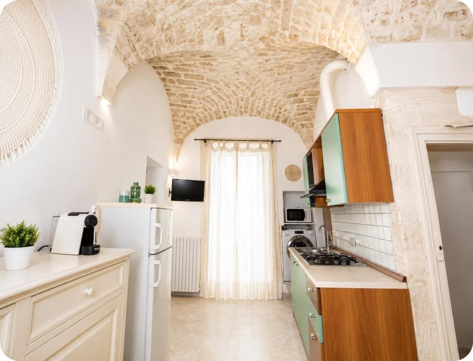 Restaurant/places to eat, Kitchen or kitchenette