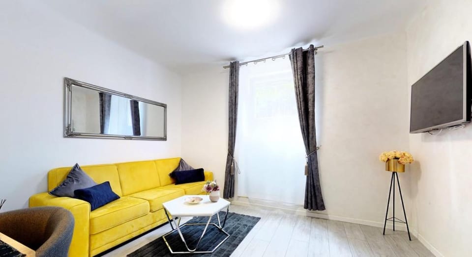 TV and multimedia, Seating area