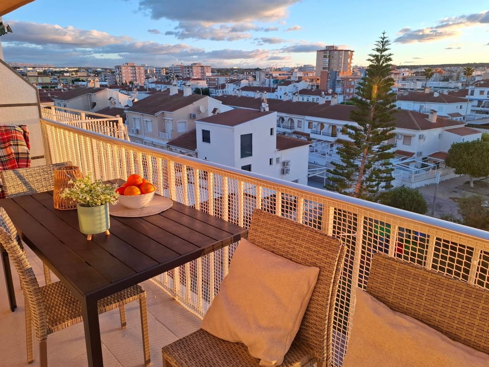 Balcony/Terrace, City view, Mountain view