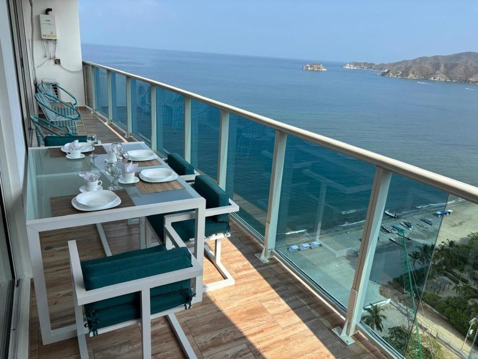 Natural landscape, View (from property/room), Balcony/Terrace, Dining area, Mountain view, Sea view