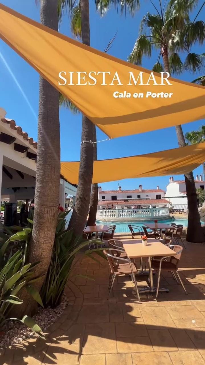 Restaurant/places to eat, Swimming pool
