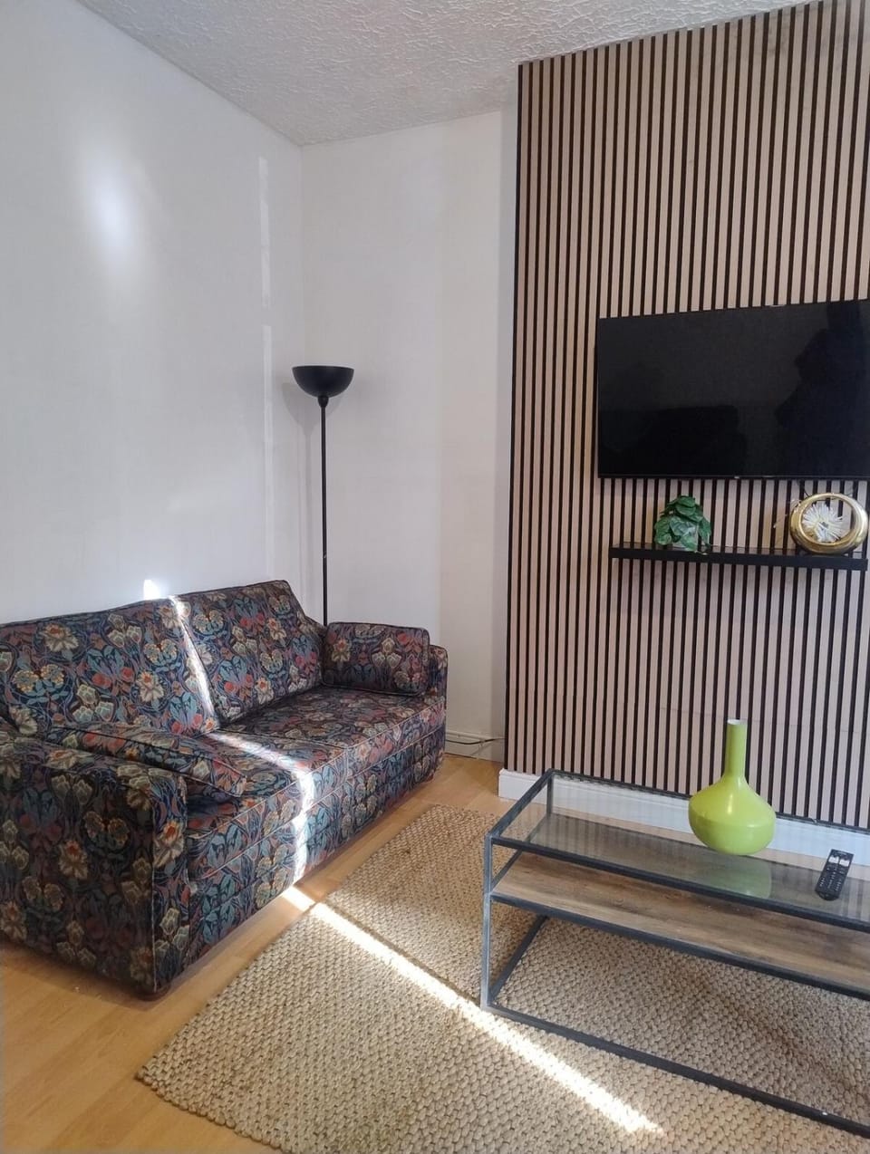 TV and multimedia, Living room, Seating area, Evening entertainment