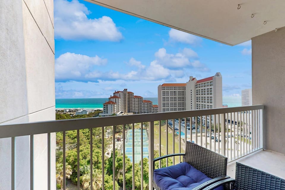 TOPS'L Summit 1012 Apartment in Miramar Beach
