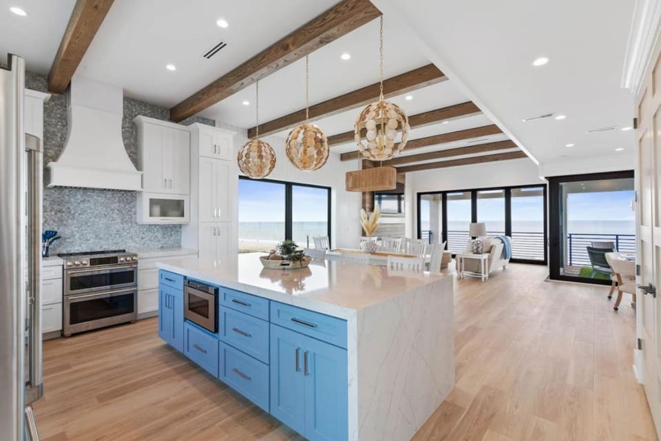 Kitchen or kitchenette, dishwasher, stove