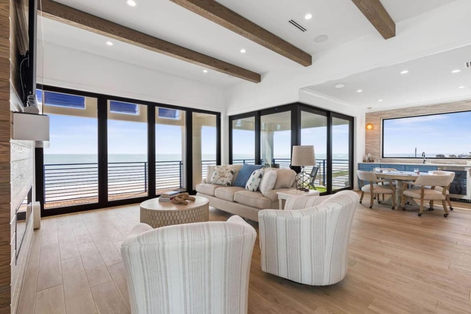 View (from property/room), Balcony/Terrace, Living room, Seating area, Sea view
