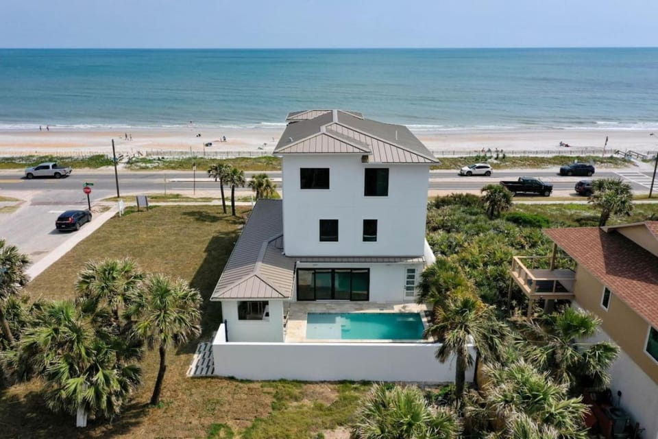 Neighbourhood, Bird's eye view, Beach, Pool view, Sea view, Street view, Swimming pool, sunbed