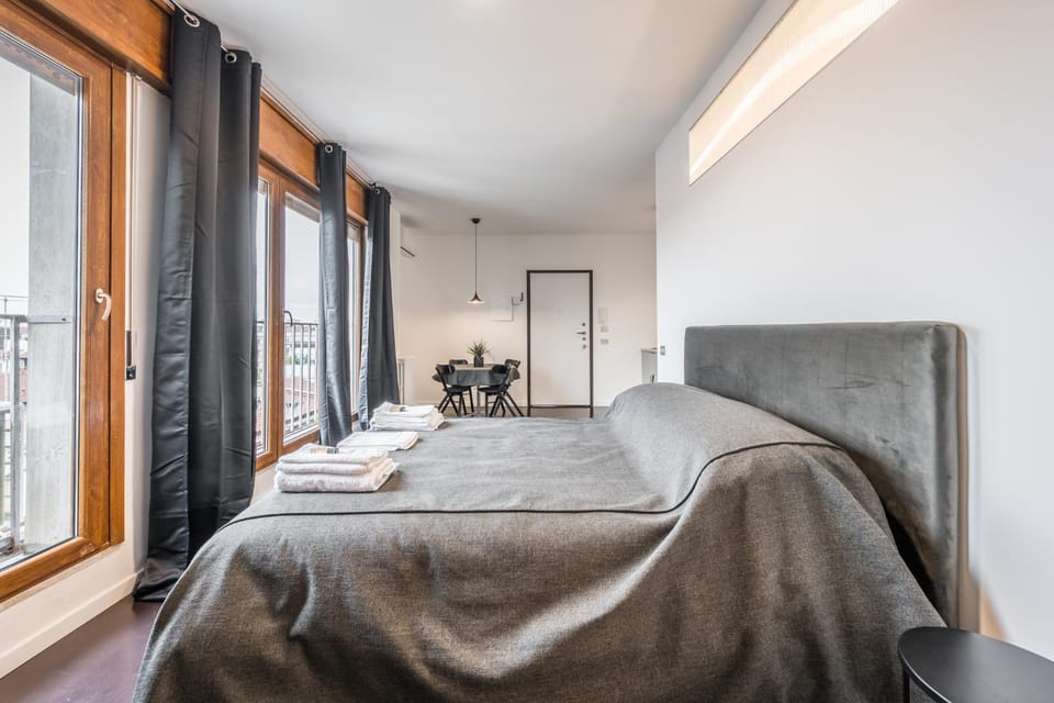 Central Station 400 MT Apartment in Milan