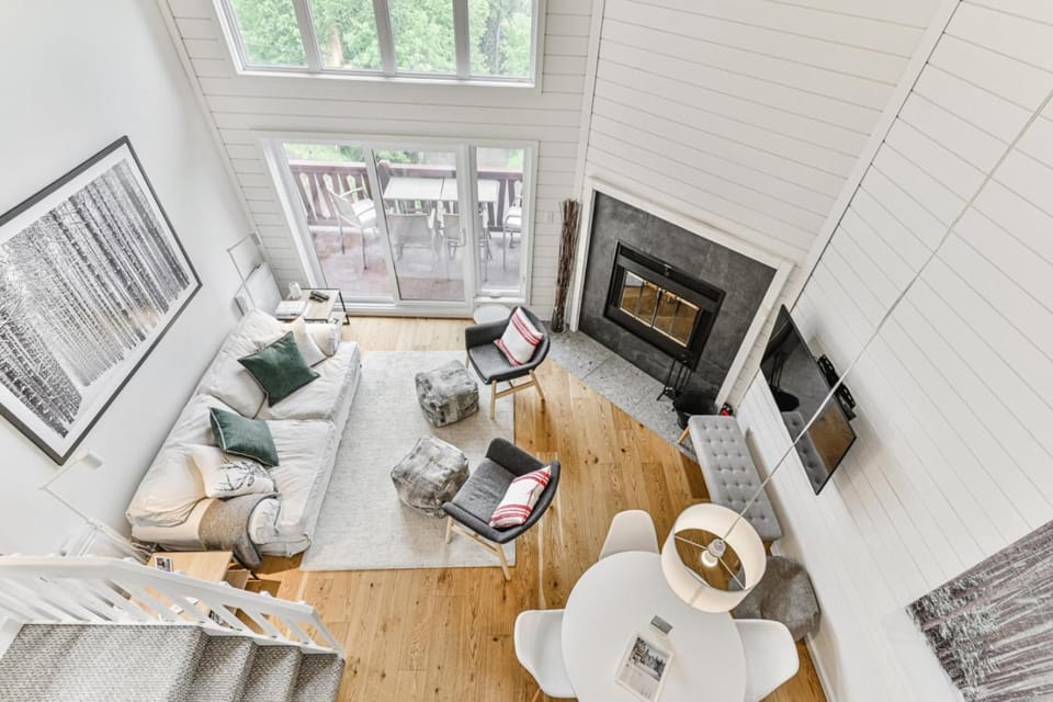 Scenic Condo Overlooking Mont Tremblant and the Lake House in Mont-Tremblant
